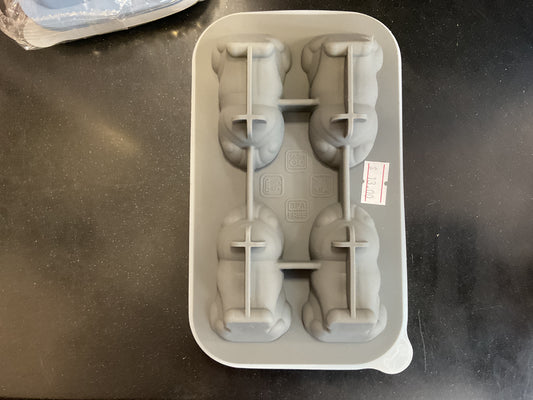 Dog/cat shaped treat molds