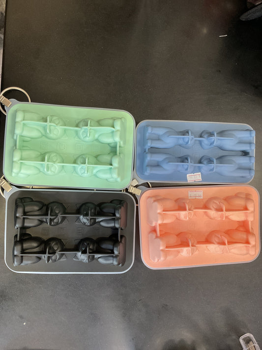 Dog/cat shaped treat molds