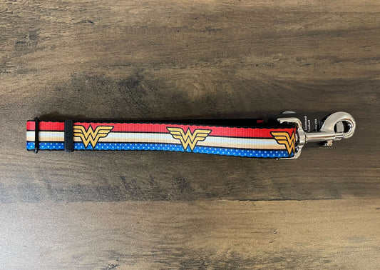 Buckle Down Dog Safety Seatbelt - DC Comics Wonder Woman