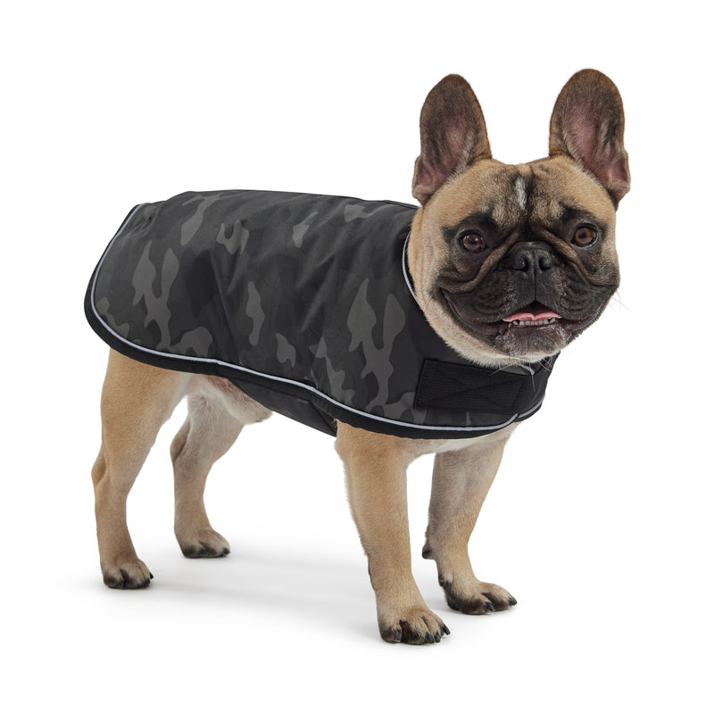 The GF PET® waterproof blanket jacket, in ultra-durable polyester oxford, is the ultimate in function and comfort. Easy to put on, the polar fleece lining and reflective piping make this jacket the perfect protection on wet and cold days. Wear alone or over your favorite GF PET sweater or gondola base layer.