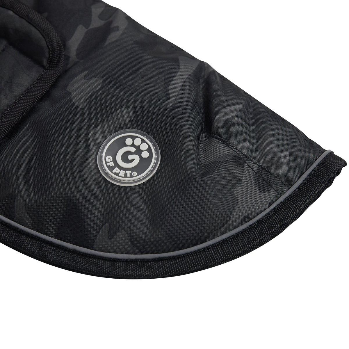 The GF PET® waterproof blanket jacket, in ultra-durable polyester oxford, is the ultimate in function and comfort. Easy to put on, the polar fleece lining and reflective piping make this jacket the perfect protection on wet and cold days. Wear alone or over your favorite GF PET sweater or gondola base layer.