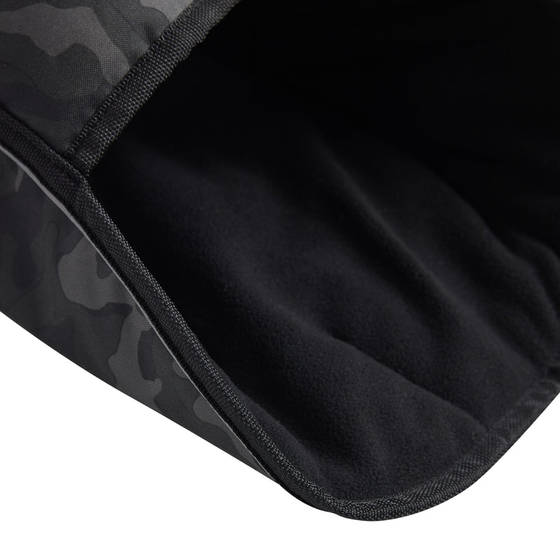 The GF PET® waterproof blanket jacket, in ultra-durable polyester oxford, is the ultimate in function and comfort. Easy to put on, the polar fleece lining and reflective piping make this jacket the perfect protection on wet and cold days. Wear alone or over your favorite GF PET sweater or gondola base layer.